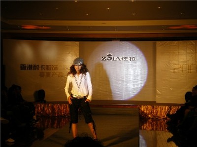 耐卡服飾春夏產品發布會廣告設計 廣州大舞臺的時尚盛宴